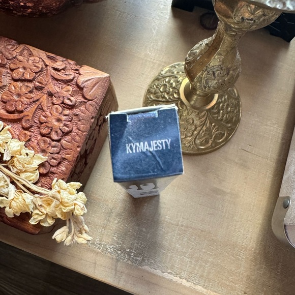 Kylie Cosmetics-Kymajesty - Picture 2 of 2